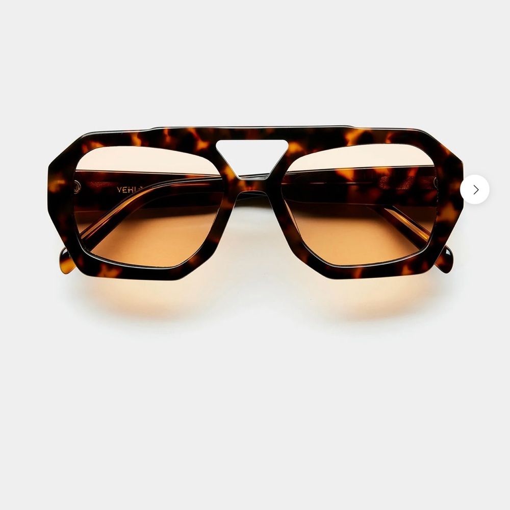 VEHLA Brown Aviator-Inspired Sunglasses with Tortoiseshell Frame